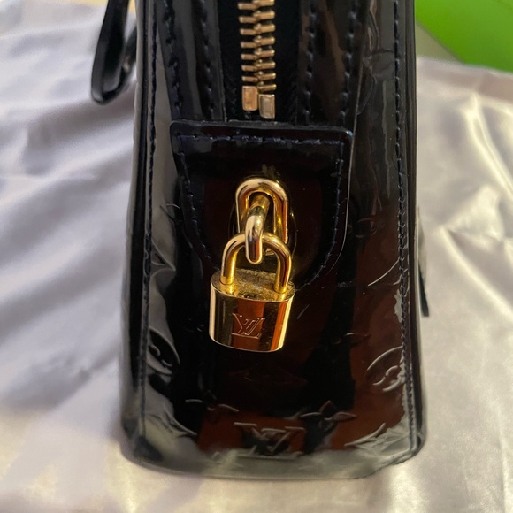バッグ10 Louis Vuitton Black Patent Leather Satchel